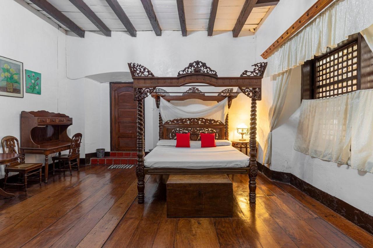 Villa Angela Heritage House Vigan Bagian luar foto